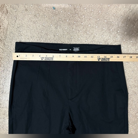 Old Navy Extra High Rise Pixie Skinny Pants Black Size 14 Secret Smooth Pockets - Picture 9 of 10